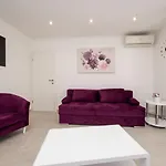Lions Apartment